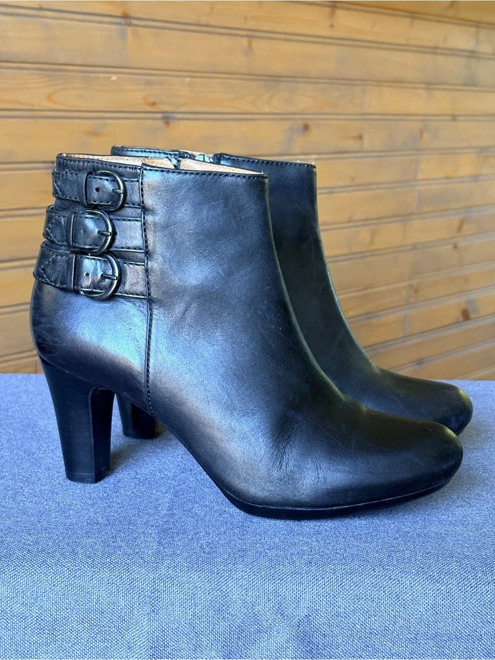 Clarks Artisan Fernwood Lake Black Leather Triple Buckle Booties 7.5 Like New